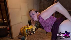 je visite la cave d un papy et je me retrouve avec une bouteille dans le cul je ...