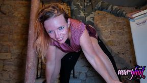 je visite la cave d un papy et je me retrouve avec une bouteille dans le cul je ...