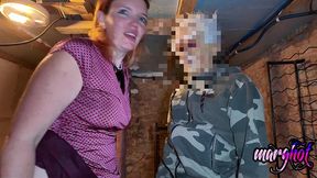 je visite la cave d un papy et je me retrouve avec une bouteille dans le cul je ...