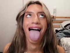 Blonde solo jerking off