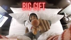 Giantess Crew-Shay – Big Gift