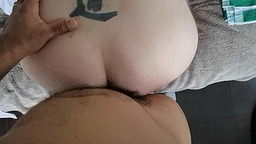 Esse mundo tá perdido mesmo! Mais um casado hétero com fogo no cú! Chupa pica, dá a bunda, toma no cú, vai o braço no cú, gulosa demais ela!