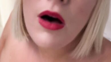 MILF soaks her panties then cums all over her pussy