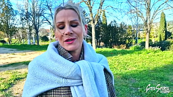 Mature MILF Victoria shows off her tasty breasts