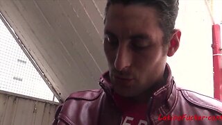 Cheap head & bum in a shady alleyway