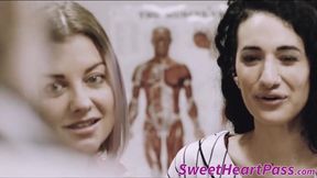 Arabelle Raphael oralled before vigorous fingering