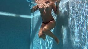 ”Enjoys her sweet sexy body in the pool her name Puzan Bruhova”