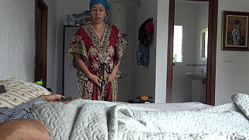 A Turkish hotel maid is surprised when a guests offers her 25 lira to suck his big cock