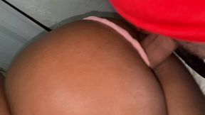 ela rasgou minha cueca fiquei louco peguei ela de lado e dei leite na bunda dela