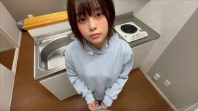 「太いちんちんで今挿れて…気持ちよくなりたいの。」2週間ぶりの彼女とえっちで我慢できずにキッチンでsexするカップル。