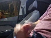 Masturbaçao arriscada para ruiva que estava no ponto de onibus.