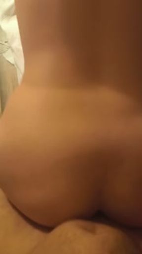 Elle me fait une fellatio et ending en levrette profonde