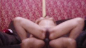 Corrida por dentro, Inquilina follada en el sofa