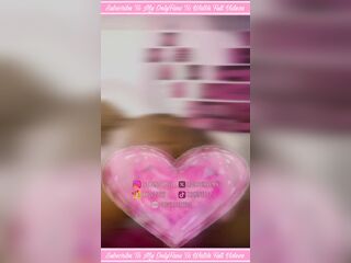 MK Twerking & Making Her Butt Clap