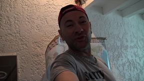 il suce son pote pendant la salle de sport a la musculation