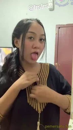 Hijab Irma show body colmek abg cute teen