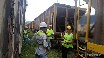 OS OPER&Aacute_RIOS PEGARAM PESADO NA HORA DO ALMO&Ccedil_O FUDERAM O COLEGA PASSIVO E DERAM MUITO LEITE DE SOBREMESA