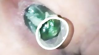 jugando con mi pepino:3