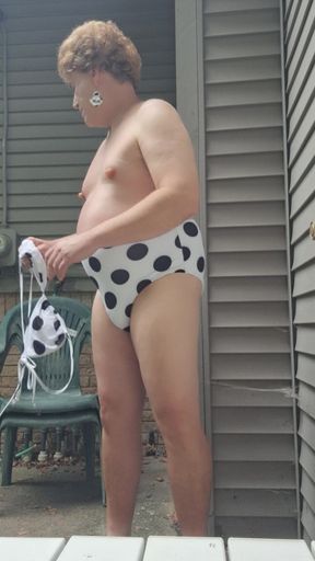 Getting Nude and Oiled up Outside!