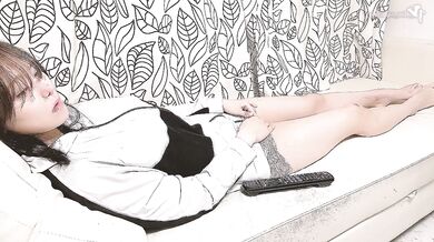 Amateur Japanese girl's foot pin masturbationHigh-speed clitoral rubbing makes her climax spasmodic