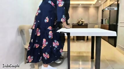 Guru Sekolah Hijab Muslim Pergi Untuk Kencan