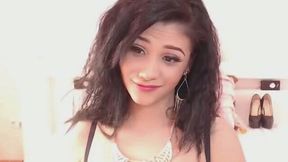 Pretty Tranny Enjoys Playing Her Cock