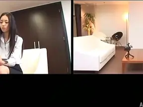 Seductive Solo Show by Japanese Model Aino Kishi Teasing with Open Legs