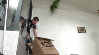 Những gái điếm đồng tính trẻ tuổi bị hiếp dâm không dùng bao cao su