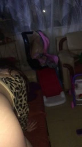 LLEGAMOS DEL PERREO DIRECTOS A COGER EN  LA SALA DE SU CASA... MIENTRAS TODOS DUERMEN