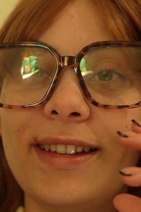 I Clean My Ears with a Cotton Swab and Show You.