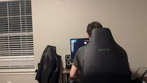 Milf cheats on gamer boyfriend and gets creampied