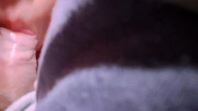 mi madrastra teen mexicana y de ricas tetas naturales me realiza la mejor mamada de polla que me han hecho, madrastra chupa verga al hijastro, sexo real casero amateur.