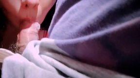 mi madrastra teen mexicana y de ricas tetas naturales me realiza la mejor mamada de polla que me han hecho, madrastra chupa verga al hijastro, sexo real casero amateur.