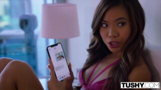 Kenzie Reeves und Vina Sky haben einen wilden Anal-Dreier.