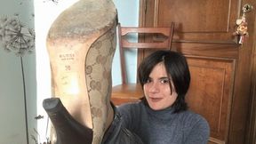 "Obbedisci: lecca le suole sporche dei miei tacchi alti"