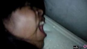 Me equivoqu&eacute_ de hoyo, se la met&iacute_ por el culo sin querer y aunque me dijo que le duele yo no me detuve y se la met&iacute_ toda.. (Anal Accidental)