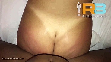 brazillian bull, Realizador Baiano fudendo sem na o cuzinho da esposa do Corno e a putinha gritando indo mais rola pro comedor e gozando dando o cuzinho pra finalizar Gozei no Rabo dela.