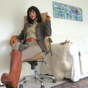 Lady Victoria Valente: Nipple play and cum on boots