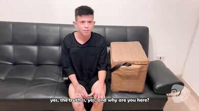 EMPANADAS salesboy from CABECERA bucaramanga at his first porn casting (PART 1) - latina sucks his curve dick and she fell in love but he has a wife