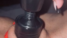 je test mon nouveau jouet woomanizer offert par mon prefere. je me touche ...