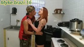 nicole romanoff foi na minha casa faser almoco par nos mai ante de terminar o a moca rolou um clima de sexo na conzinha e foi muito gostoso