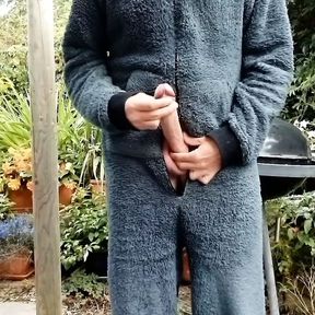 Rockardglans Outdoor Onesie Wank and Cum for Neighbors