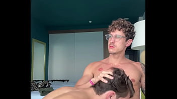 COMI O NOVINHO COM O CUZINHO APERTADINHO SEM CAPA E GOZEI DENTRO.