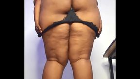 Horny Ebony Milf Cuming Hard