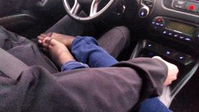 Amateur MILF in Jeans and Nylon Socks Gives a Taxi Driver a Footjob