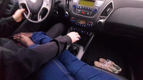 Amateur MILF in Jeans and Nylon Socks Gives a Taxi Driver a Footjob