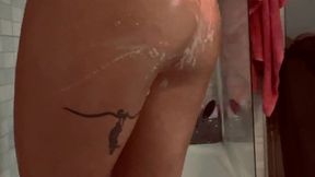 quand je m’ennuie sous la douche j’aurais prefere d’autres doigts