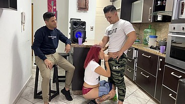 Bailando Regueton con la Novia de mi Amigo y Le Froto mi Polla en su Culo al Frente de el NTR Netorare