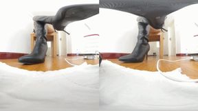 3DVR180 LELE boots flattened and humiliated the dwarfs