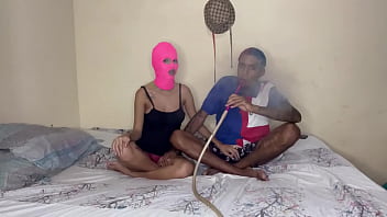 Quando eu ia comer a branquinha novinha gostoso chega um parente dela para atrapalhar